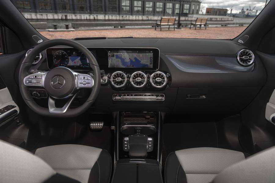 Торпедо Mercedes-Benz GLA250 AMG Line (H247) 2020 года  (NA) (фото 69 из 96)